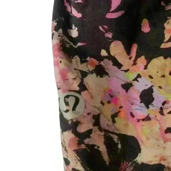 Lululemon Base Pace High-Rise Tight 25" Size‎ 12
Stencil Blossom Red Multi - Picture 7 of 10
